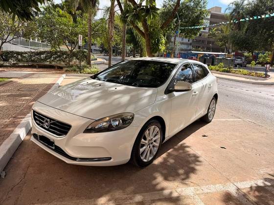 VOLVO V40 1.5 T3 KINETIC GASOLINA 4P AUTOMÁTICO VOLVO V40 1.5 T3 KINETIC GASOLINA 4P AUTOMÁTICO